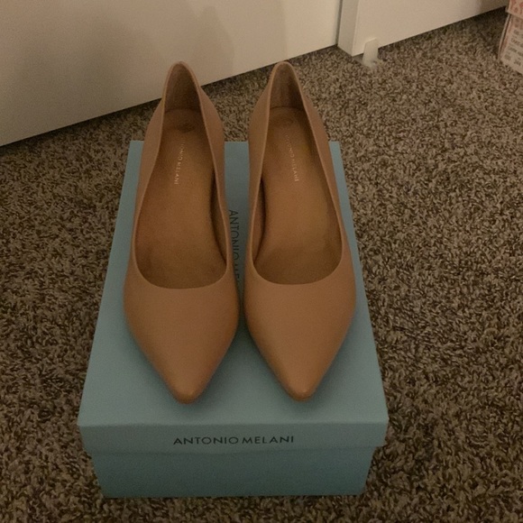 NEW! Antonio Melani heels, size 6.5 in nude color - Picture 2 of 2